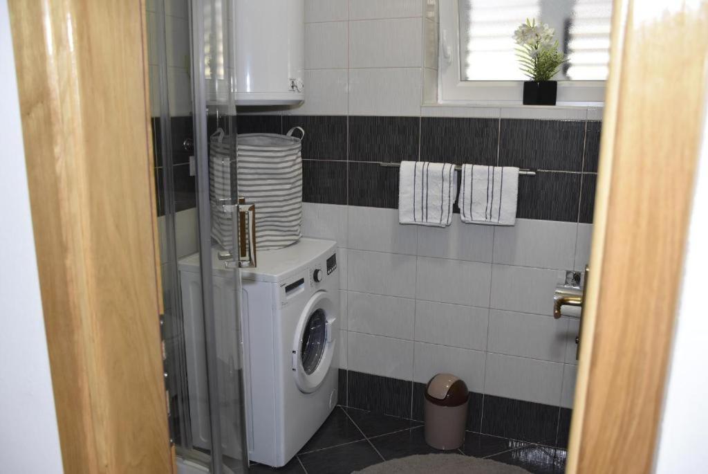 Apartmani Mira Klenovica Eksteriør bilde