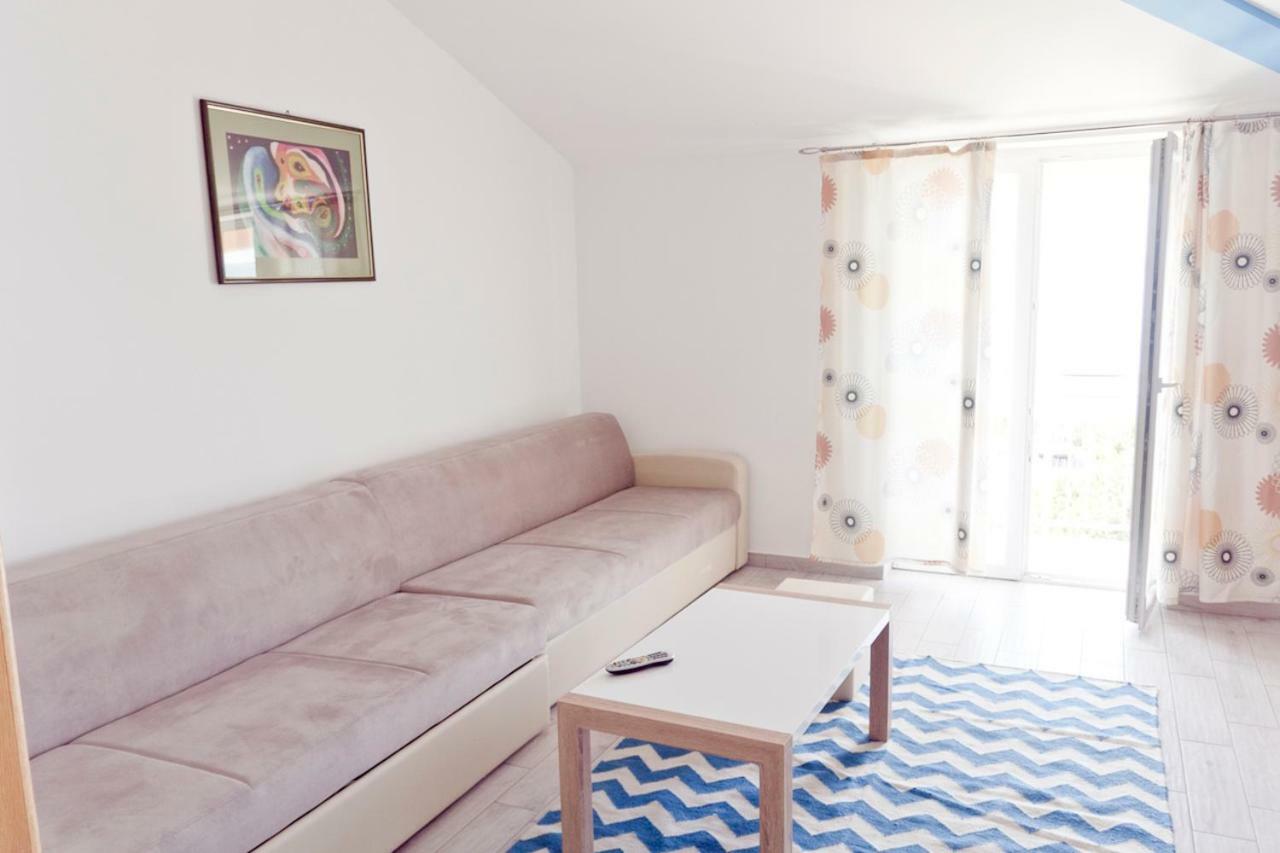 Apartmani Mira Klenovica Eksteriør bilde